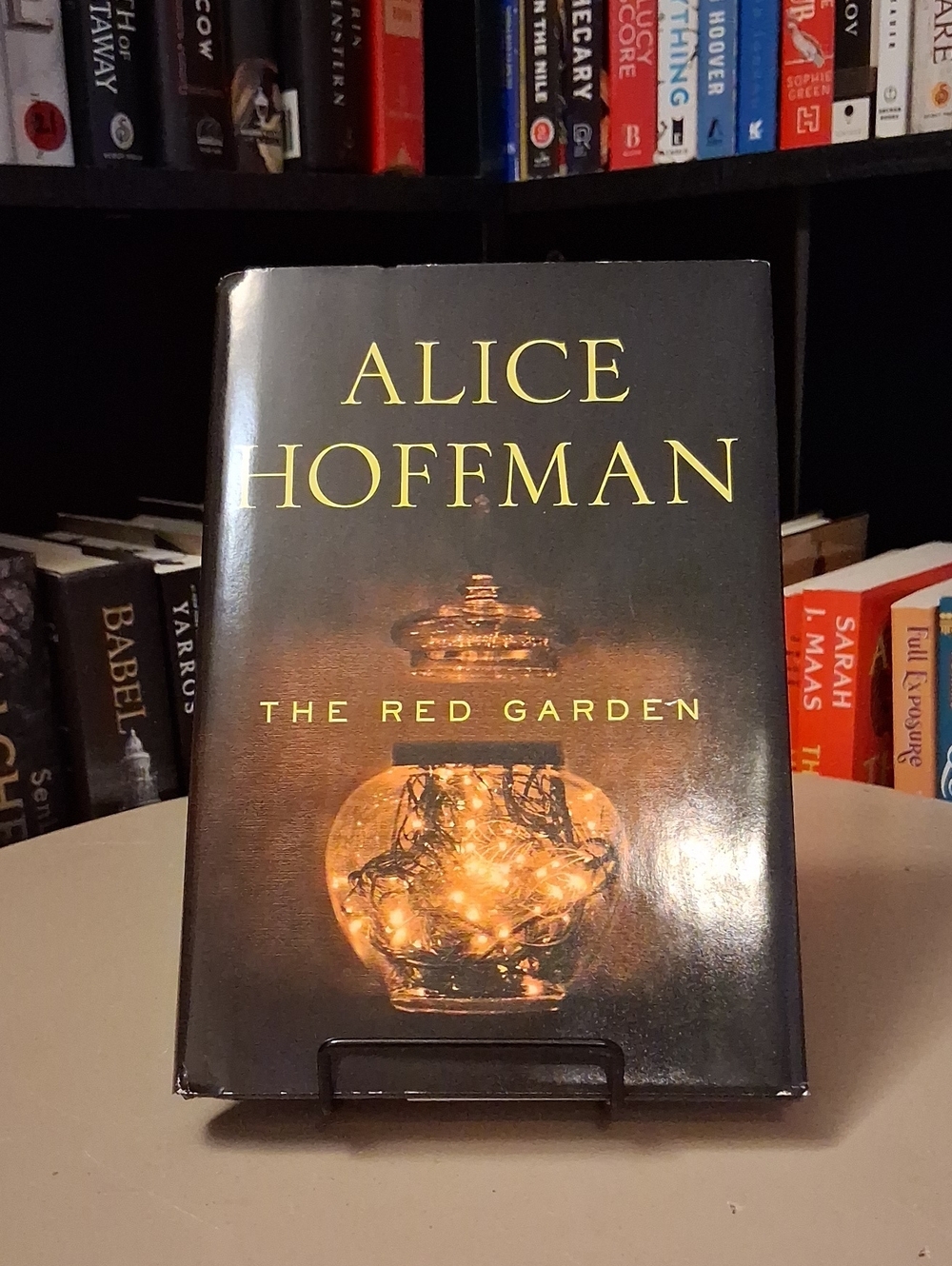 The Red Garden By Alice Hoffman